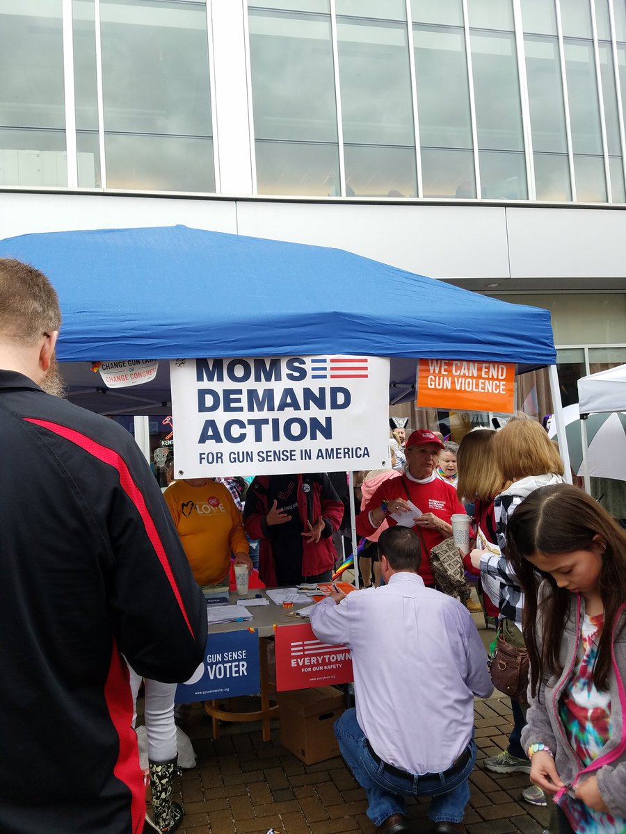 mwarden49's tweet image. Great to see @MomsDemand at the First Gay Pride Festival in @VP Mike Pence's hometown!
#CommonSenseGunControl
