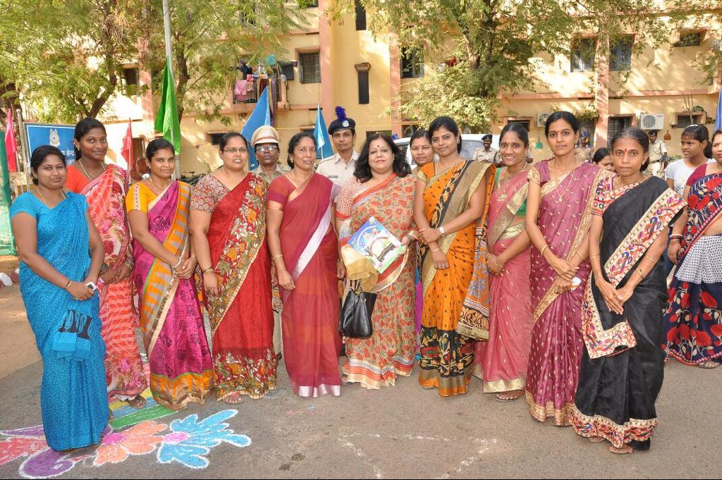 On 13/04/18 Dr Manu Bhatnagar, President CWA visited GC Avadi CRPF & presented one #ERickshaw and Personal Computer to RWC Avadi. #DigitalIndia #EnvironmentSafety