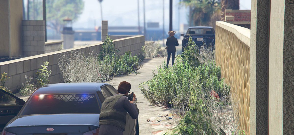 WinstonMM_FIB's tweet photo. *he pulls out his MP-5 and starts yelling at the guy, he ignores him and he decides to approach him*

*the officer pulls up* https://t.co/YBvXL2JFr6