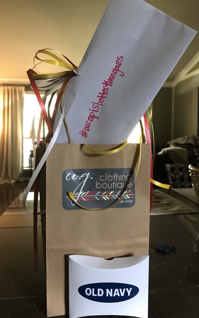 wmkhwilliams's tweet photo. Thanks @WilliamsIntPC for spoiling me this week! Y’all know me so well... Mani and Pedi and Gift Cards for AP Week! I am so blessed to work with The Best! #teachersdeservethecredit #blessedwiththebest #wonderfulworldofwis #APWeek2018 https://t.co/aP6OpwHqLw