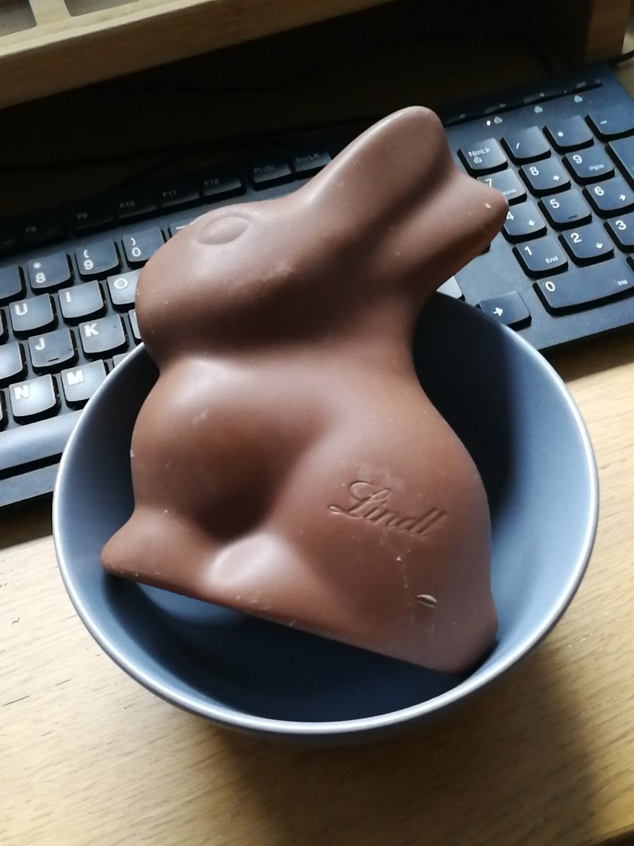 cutardcweam's tweet photo. No, *you're* comfort eating! #gradedunit https://t.co/S8l6yToDM6
