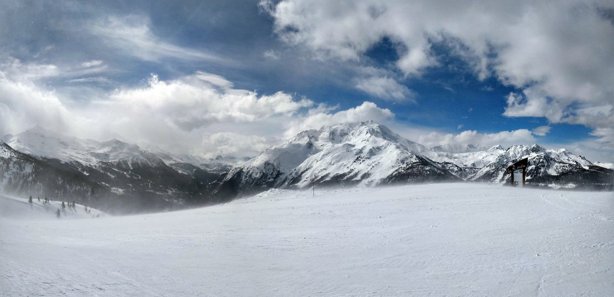 nathdebast's tweet photo. #larosiere...Great spot, fun while it lasted... 🎿🏔️☃️ #holiday #skiing https://t.co/wFccUYumoL