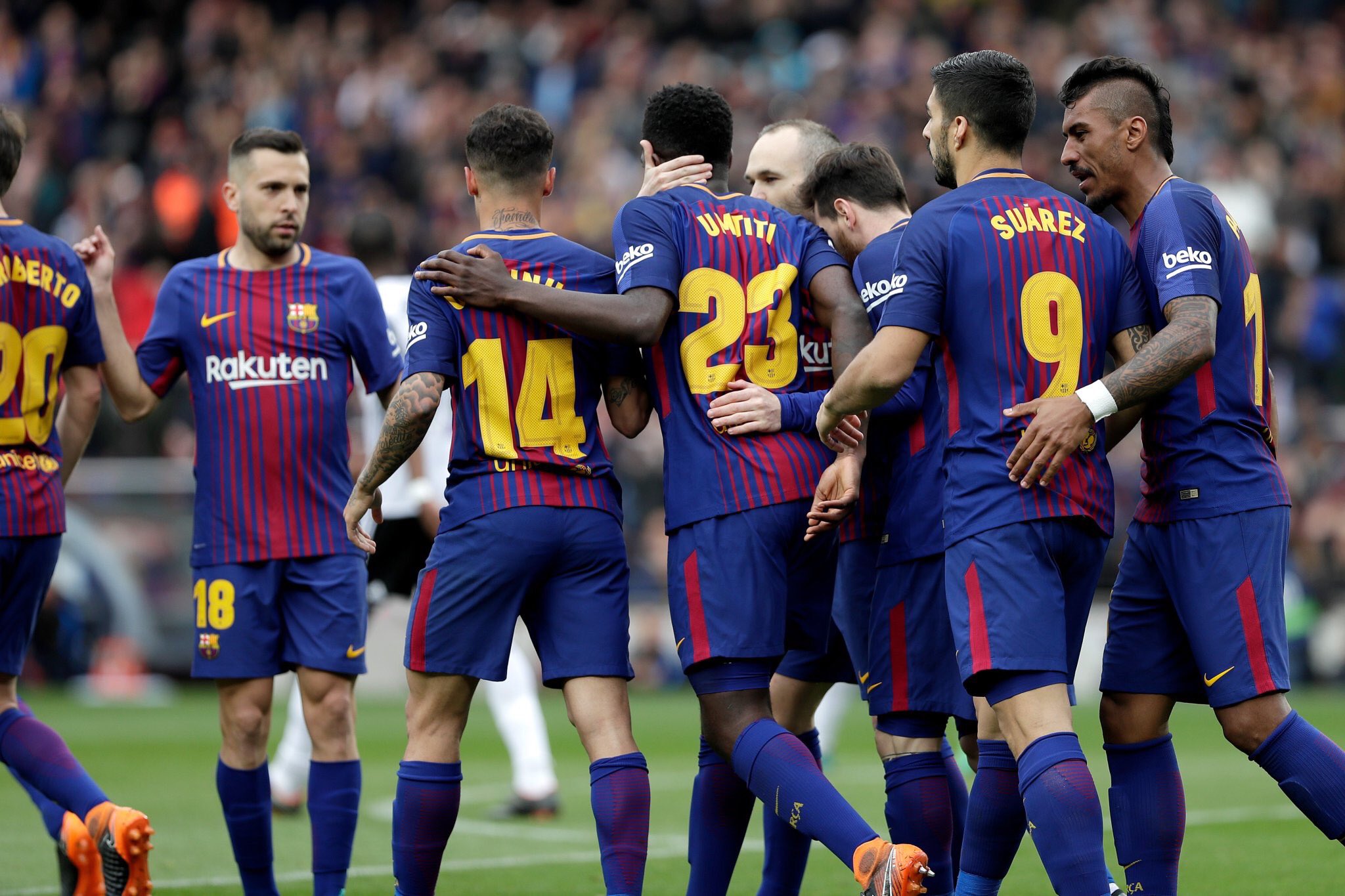 صور مباراة : برشلونة - فالنسيا 2-1 ( 14-04-2018 )  DawZSzCVQAE9m5L