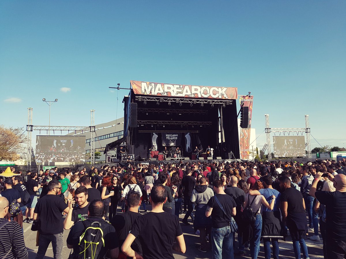 marearockfest's tweet image. Ehhh!!! Ambientazo!!!! @Konsumo_respeto

Y se nos ha volado la lona 😅