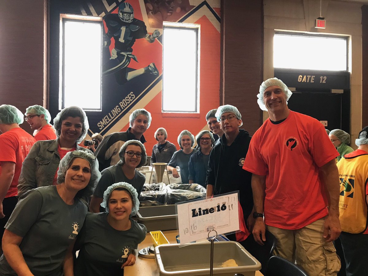 IlliniAD's tweet photo. Shout-out to my new friends on Line 16 at today’s Community & Campus Day of Service! We crushed it with over 300 meals packaged for those in need! Great to see so many of my colleagues from @IlliniAthletics giving back today! #CCDOS18 #ILLINICare https://t.co/JII2FHOTId
