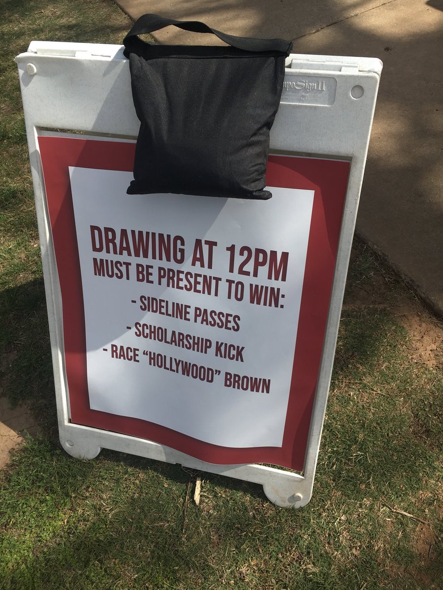 OUClassof2018's tweet image. you have 30 minutes left to come to the official student tailgate and win some awesome prizes!!!