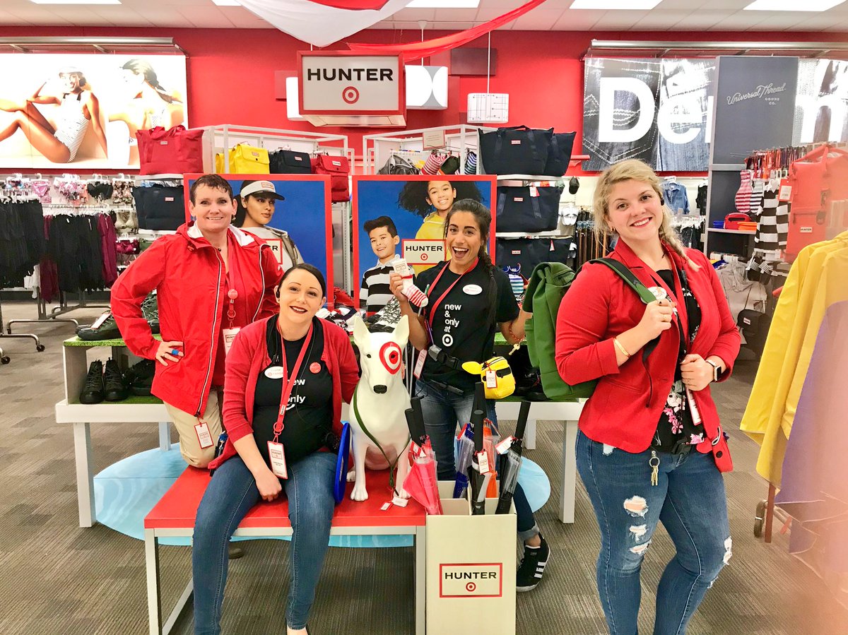 Had a blast this morning launching #HunterxTarget at #t2803! Guests were loving everything just as much as we enjoyed engaging with them☺️🎯 #WorkSomewhereYouLove #visualmerchandising <a href="/Target/">Target</a>