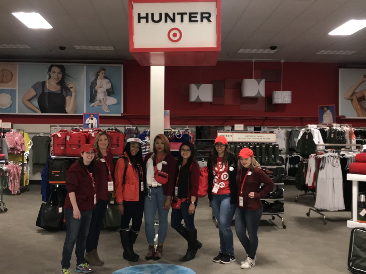 bhrianna_barker's tweet photo. #t1036 Squad came to KILL Hunter! Service and Selling like crazy ❤️ #targetxhunter  @adriennelebo https://t.co/CId0b0gQZ8
