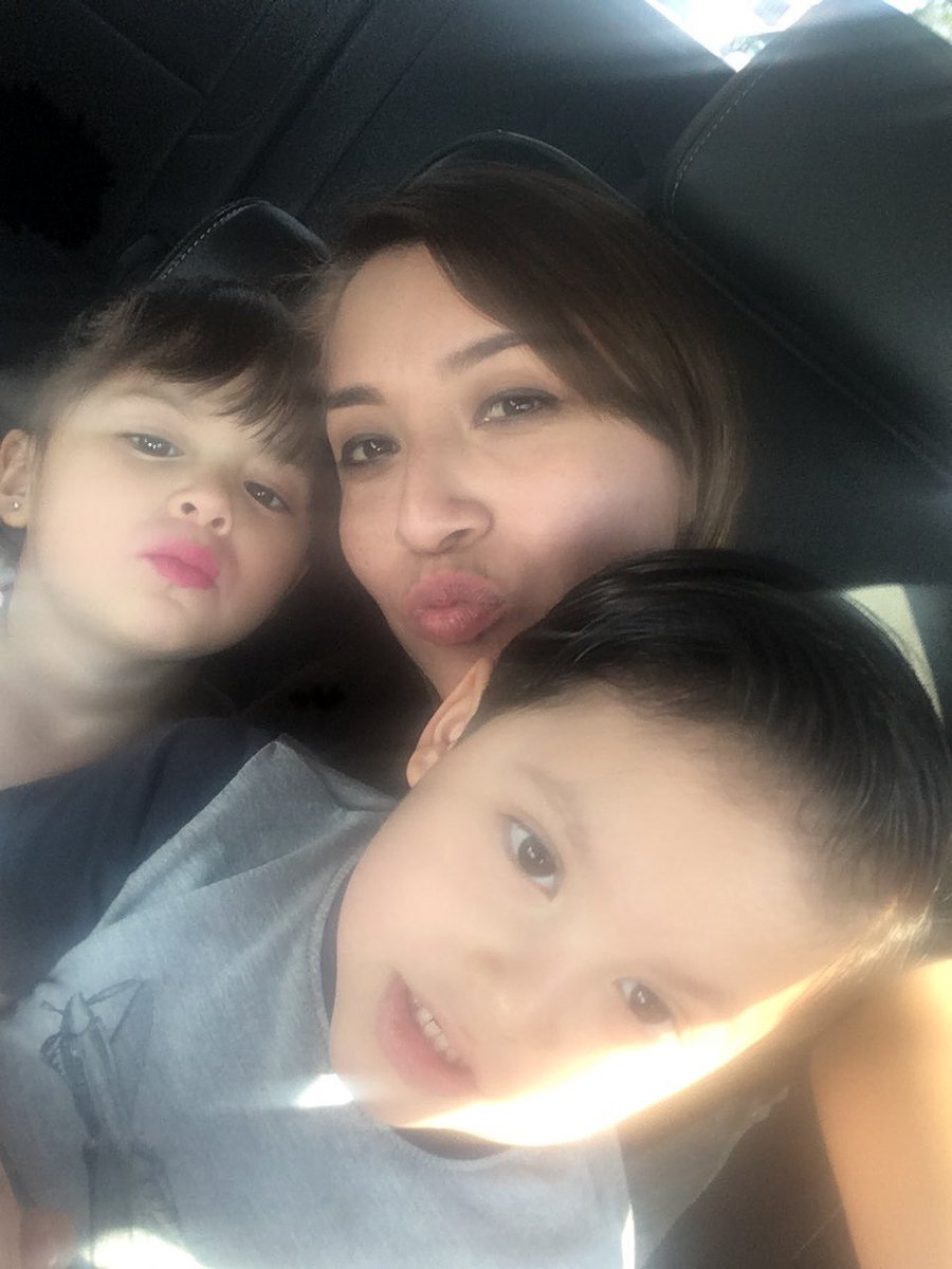 AlmaAlmizdely's tweet photo. Besos qué nunca se olvidan los amo mis niños de mi corazón #Cuatitos #Monty #Betito #Alma 🙏🏻😍😍💋👫🎼🎵🎶🎤🎸 https://t.co/a1fMAeiE9U