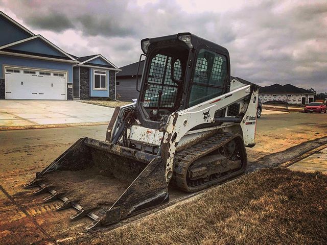 FleetRight's tweet photo. Bobcat: One Tough Animal. This T450 is coming off the job site and going to auction May 2nd. Visit https://t.co/f3jJehb83T to see group of track and tire loaders selling no reserve. via https://t.co/gb5T1914Pt Instagram https://t.co/K8bUelrjMo https://t.co/4D9fwHTeGl