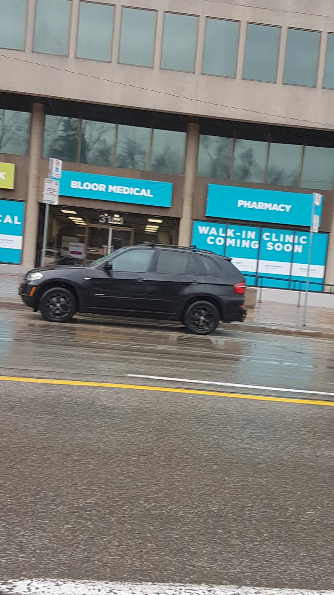 tps_sayershares's tweet photo. Came across this gem today. Area holds 5 cars, only car there. Convenience over common sense. $450 https://t.co/wj4BOnmElX