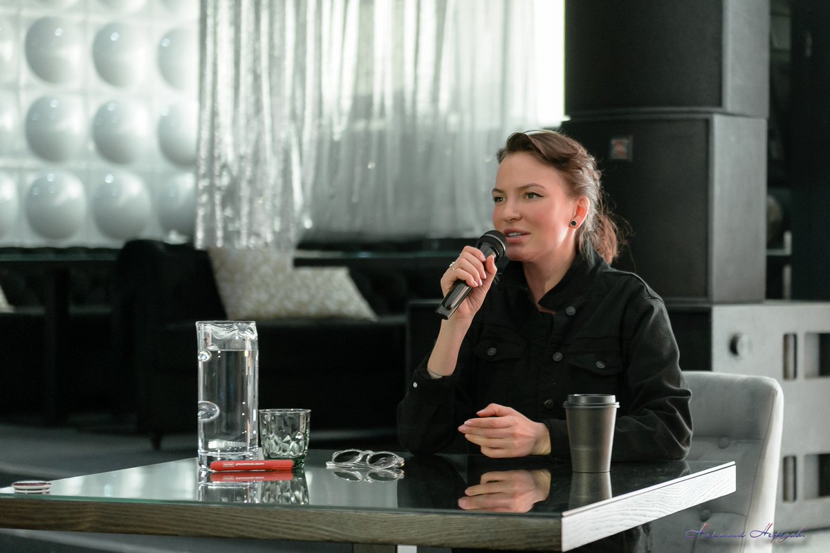 akbash60's tweet image. 10 апреля в ЦУМе состоялась творческая встреча, с приехавшей в Ульяновск концертом, одной из самых востребованных поэтесс современного русскоязычного пространства Ах Астаховой (Ирина Астахова).  #Ах_Астахова