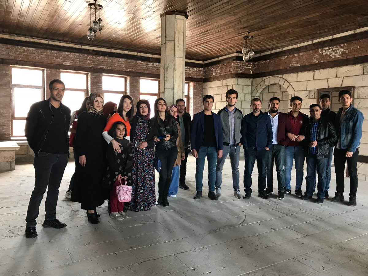 Van'ın geçmişten gelen kültürel değerlerini gelecek kuşaklara aktaracak muazzam güzellikteki“Tarihi Van Evleri” ve bu güzel geziyi bizlere sunduğu için Tuşba Belediye Başkanı Sn. Doç. Dr. Fevzi Özgökçe’ye ve emeği geçen herkese teşekkürler  <a href="/fevziozgokce/">Prof. Dr. Fevzi ÖZGÖKÇE</a> @TusbaKultur <a href="/tusbabeltr/">Tuşba Belediyesi</a>