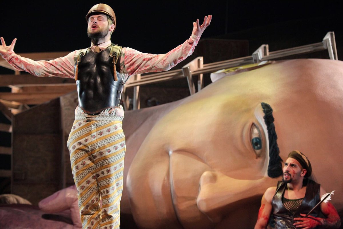 Mokum! Maandag as 16 april enige kans om #RobinHood aldaar te gaan zien! @ssba mis m niet! Oa met Steef de Bot als King John (links) en Dalorim Wartes als John Little Foto: Sanne Peper