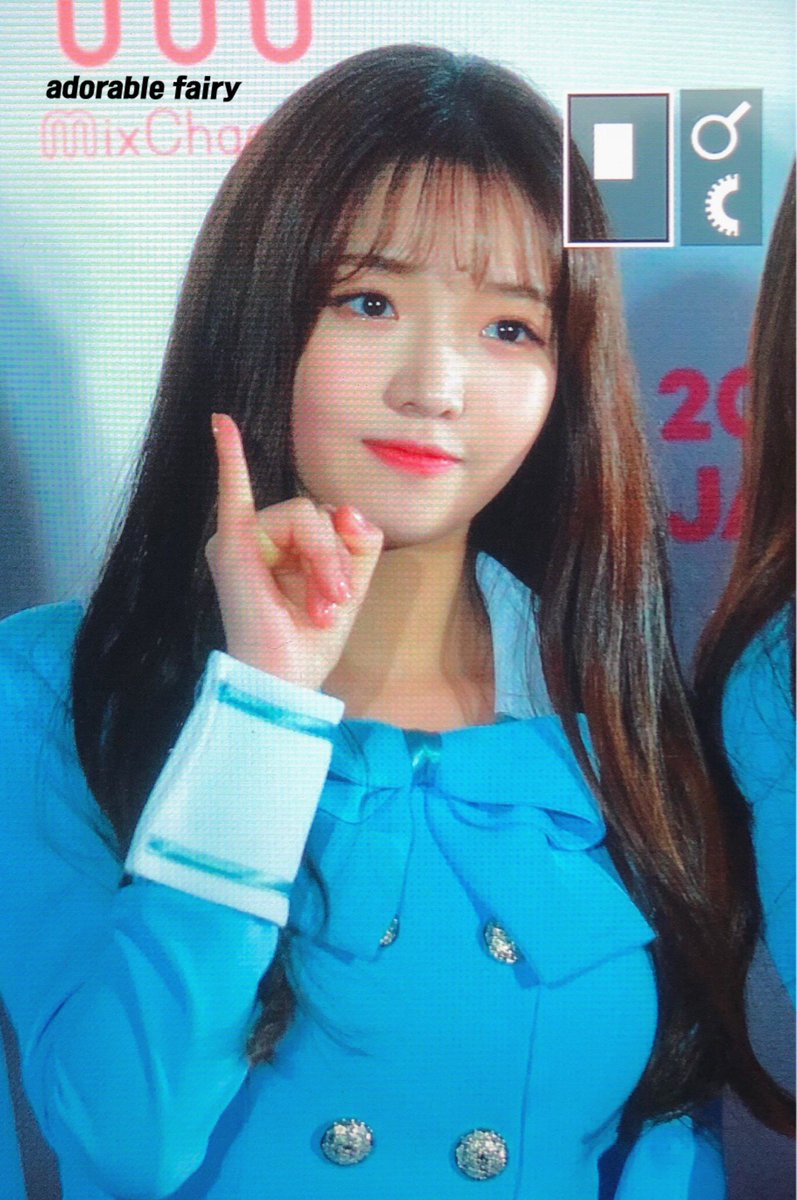 98_11_23's tweet photo. 170414 KCON 레카 프리뷰
지선 오늘 미모 무엇..😭😭
#프로미스나인 #fromis_9 #지선 #노지선 https://t.co/Rq4stnbYve