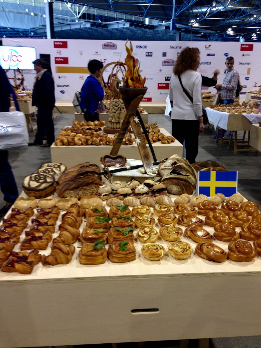 UIBC_'s tweet photo. Last iimpresive creations from Sweden 🇸🇪, Portugal 🇵🇹 and Chile 🇨🇱!! Jury will let us know tomorrow who has been the best young baker of the competition! #UIBC2018 @CEOPAN1 @UIBC_ @INDUPAN_AG https://t.co/KMWCRpeBG4