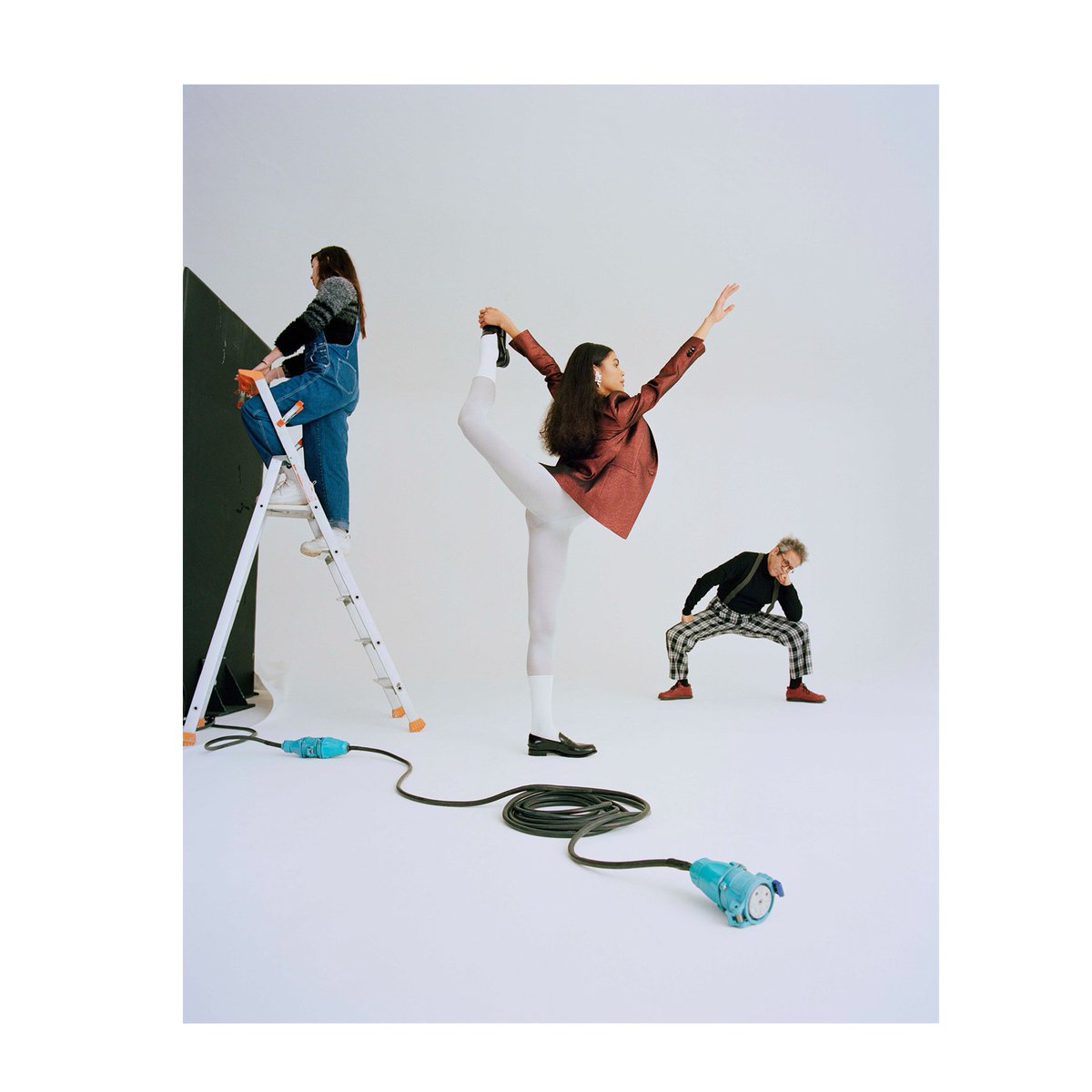 SitcomDesign's tweet image. Rehearsal day - backstage with @emmaledoyen  @dilettabonaiuti  @masae.ito @soniaduchau   
#setdesign #studio #photography #dance #paris