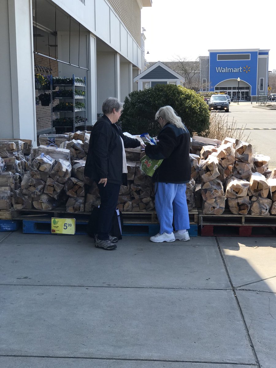 JohnEWalsh14's tweet photo. Cindi Bucken working on Super Signature Saturday for #TeamSetti at Shaw’s in #Falmouth #mapoli https://t.co/FNVn23wQFF