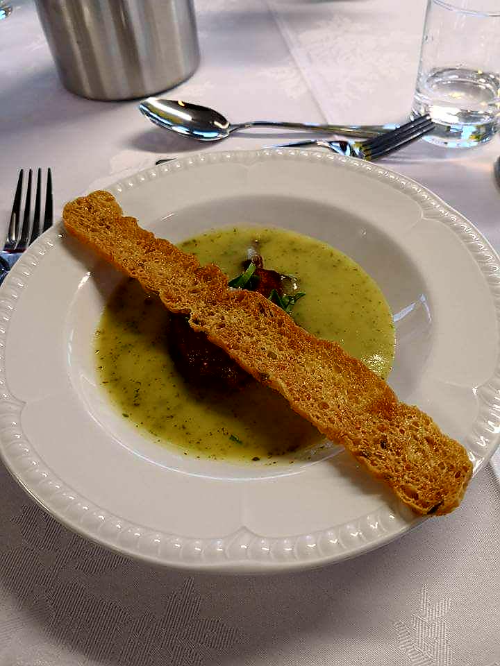 ConfCentre's tweet photo. Thank you to @BeazleyDavid and @johnhughes37jo1 for all their hard work to make the Foragers feast such a success last night @diningdevon @atasteofdevon @DevonFoodHour @FoodDrinkDevon @ChalkWard @BuckfastNews @GreatDevonDays https://t.co/xpxWbc1aRw