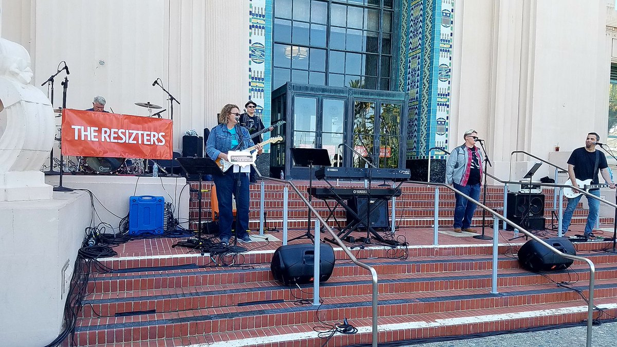 dougporter506's tweet photo. Resizters playing warm up Green Day 'American Idiot' #MarchForScience #marchforsciencesd https://t.co/ghW3KeLGtM
