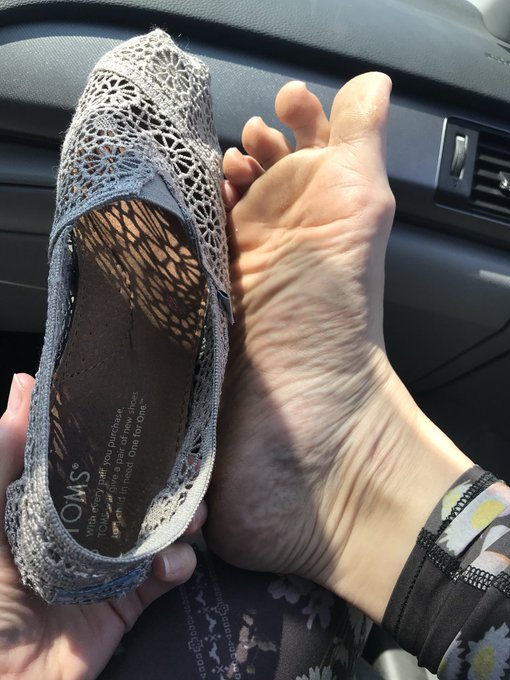 Working these gems now that it&rsquo;s nice and warm out. Plan to have them stinky... just for YOU.  #footfetish<a href="/tag/footfetish"class="tags"><span>#footfetish</span></a>