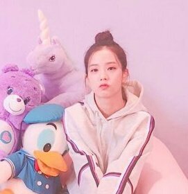 Heygirljisoo's tweet photo. those damn uwus aint enough,,, she's so freaking cute 😍😭 https://t.co/NcLIHDmLvI