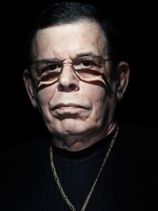 I am shocked and saddened to learn that Art Bell died last night. His great Voice of the 1990’s exploring Earth mysteries on Dreamland and Coast taught all of us.  #ArtBell #C2C #dreamland earthfiles.com/2018/04/14/in-…