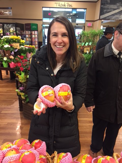 MelissasProduce's tweet photo. Where do you find the best eating #mangoes in #Michigan? At @shopdwfm (Grand Rapids) of course!  Look at all these smiling faces 😁 https://t.co/cbfZ0imz3G