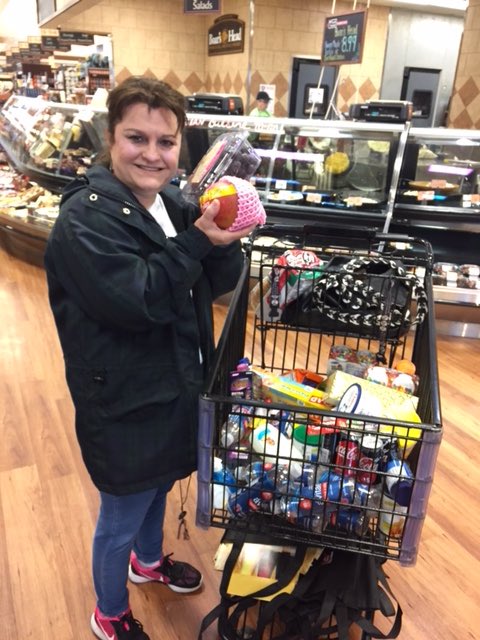 MelissasProduce's tweet photo. Where do you find the best eating #mangoes in #Michigan? At @shopdwfm (Grand Rapids) of course!  Look at all these smiling faces 😁 https://t.co/cbfZ0imz3G