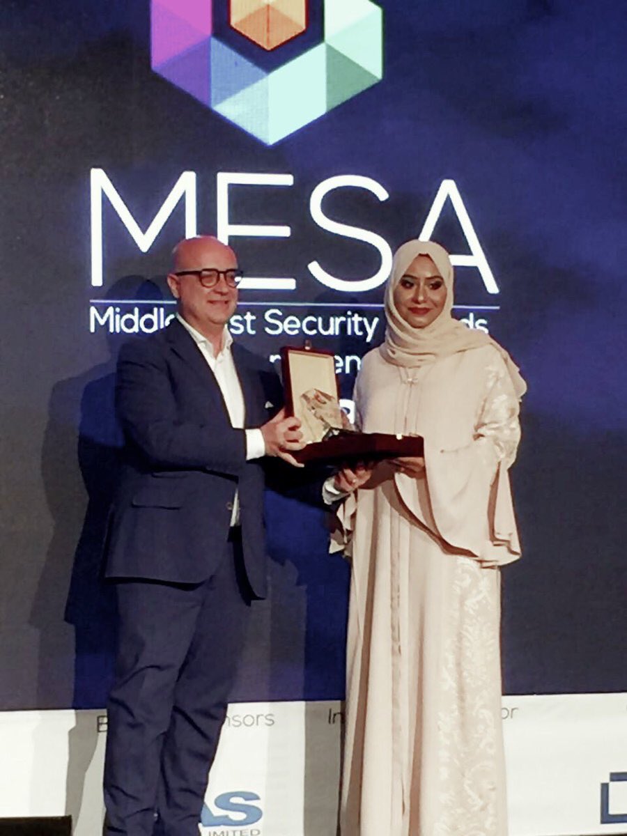 أول عُمانيـ / ـة tweet media