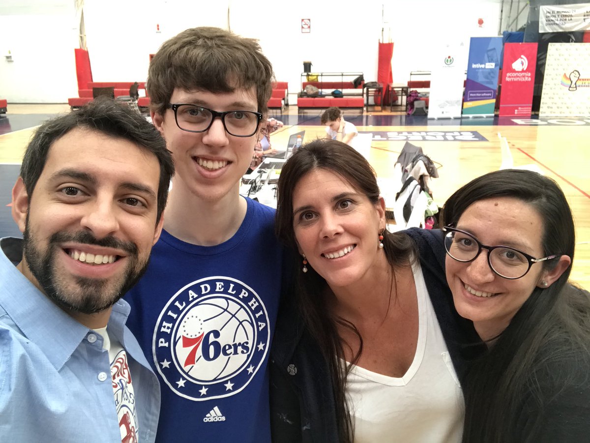 lauzommer's tweet image. Con @matydisanti @martosli @ceciavazquez del equipo de @Chequeado en el #Hackthon de @igualdata con @EcoFeminita @lasdesistemas @chicasentec y más. Nos aloja @SanLorenzo 👏🏼