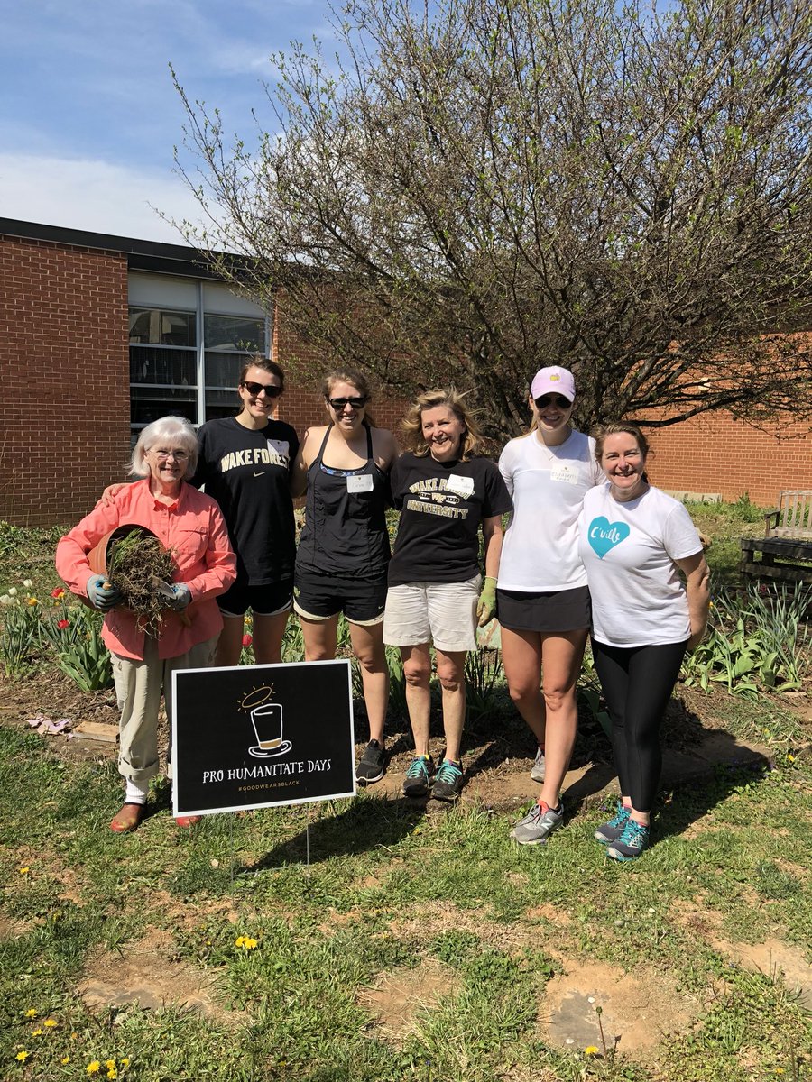 ms_sully_wfu's tweet photo. The Cville Deacs had a great morning at @WESBearTracks for #ProHumanitateDays  @WakeForest @lisaUNCWmom @mthornton78 https://t.co/L4LTTFw5pA