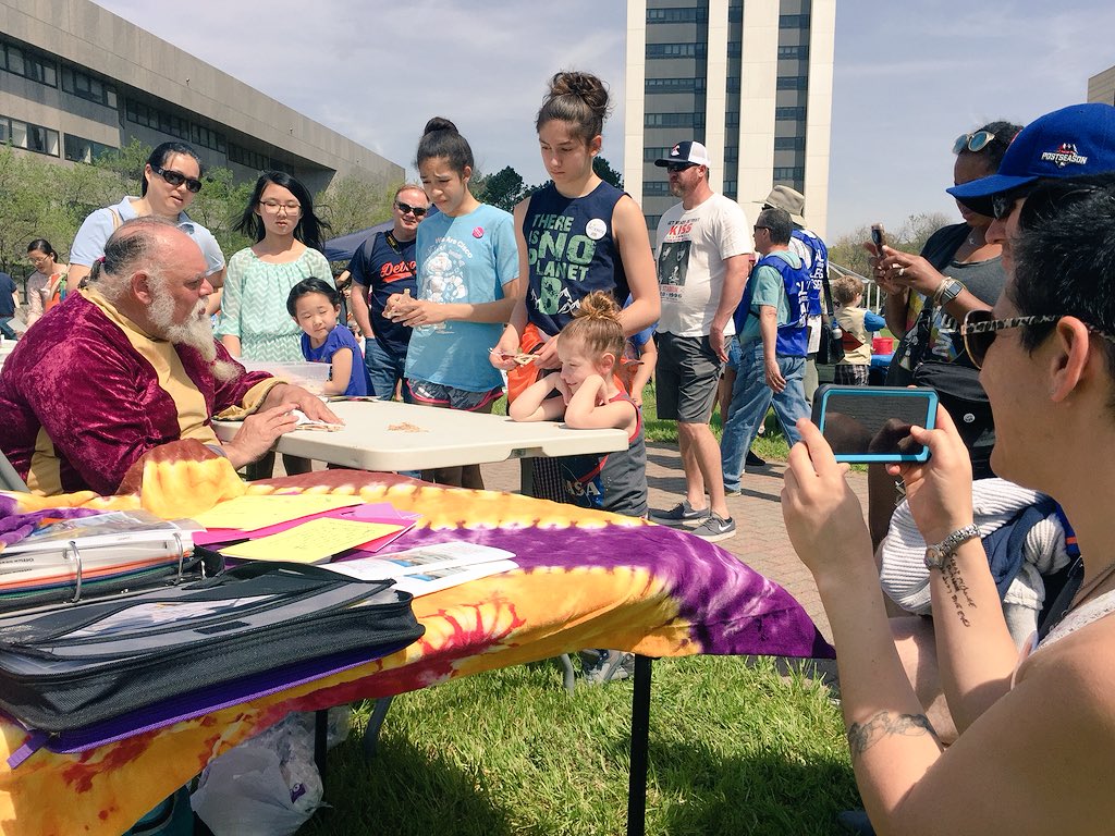 SciMarchRaleigh's tweet photo. Thanks to The Science Wizard and all of the other community partners at our Kids for Science Corner! #marchforscienceraleigh #RM4S https://t.co/zagLqntp6I