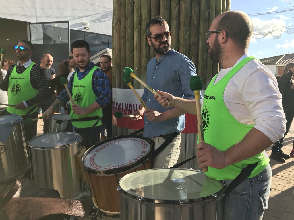 Visitamos la VI Feria del Espárrago de #AlcaládelValle, donde conocemos además los productos de los pueblos de la sierra y probamos la masa frita 

#AunahoraCádiz #Sientelasierra #15AñosContigo <a href="/RedGuadalinfo/">Vuela Guadalinfo</a> <a href="/diputacioncadiz/">Diputación de Cádiz</a> <a href="/IbericarMotors/">Peugeot Cádiz</a> <a href="/Cruzcampo/">Cruzcampo #ConMuchoAcento</a> <a href="/ALCALAOFICIAL/">ALCALA DEL VALLE</a>