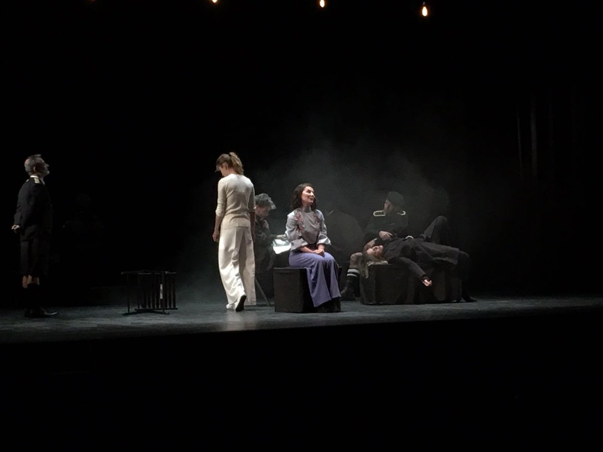 GranaEXPERIENCE's tweet photo. Granada Experience no para, esta tarde tenemos una rica oferta teatral con la obra Tres Hermanas, #sienteGranada @RTejon @AFnandez @RakkiPerez @SilviaMartyOff @FernandoAlbizu @carles_francino https://t.co/bzuYwMszyK