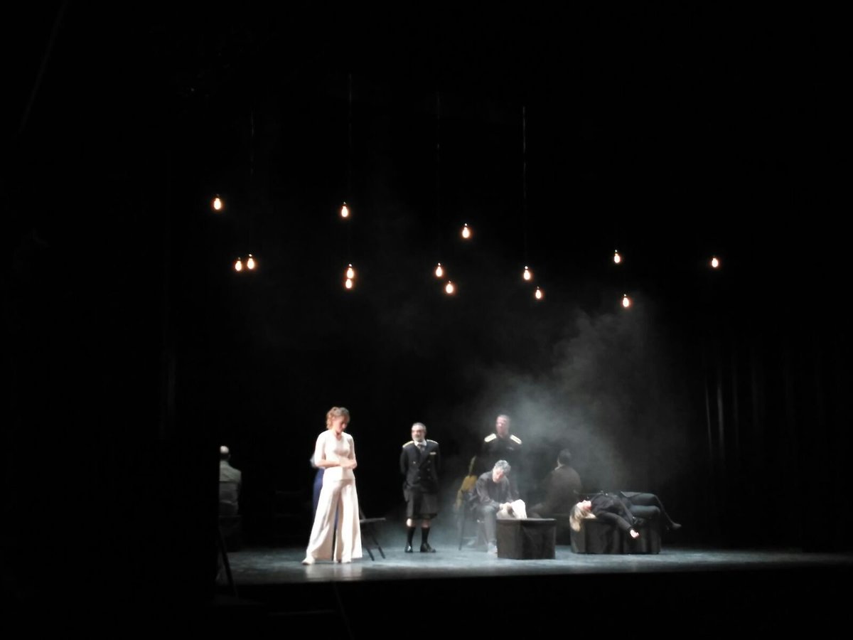 GranaEXPERIENCE's tweet photo. Granada Experience no para, esta tarde tenemos una rica oferta teatral con la obra Tres Hermanas, #sienteGranada @RTejon @AFnandez @RakkiPerez @SilviaMartyOff @FernandoAlbizu @carles_francino https://t.co/bzuYwMszyK