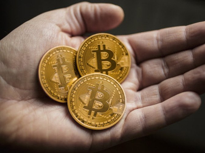 kopioustees's tweet photo. Coinsecure announces 2 crore reward to recover lost bitcoins; Promises refund in 15 days https://t.co/lTJYf5uOWT #bugbounty https://t.co/rjW6dR7p8G
