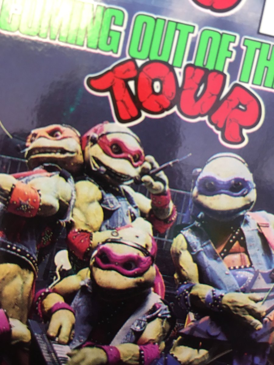 Raphael has two microphones