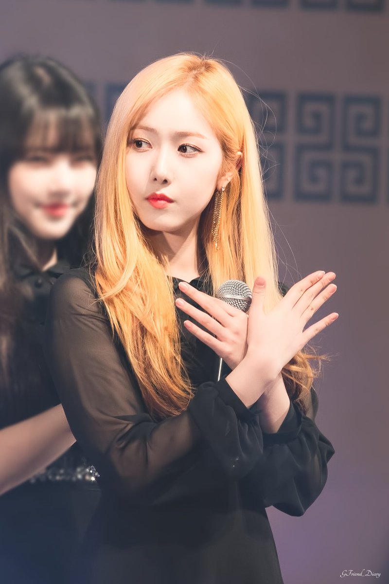 Gfriend_Diary's tweet photo. 180412 이런 갭 너무 좋아 💘
#여자친구 #신비 #gfriend #sinb

HQ link
💕 https://t.co/fCno3WJYn8
💕 https://t.co/wLzjFD3IC1
💕 https://t.co/XfzkHDuIoc https://t.co/9IabGjT0Cs