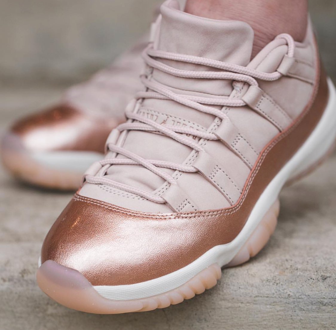 rose gold 11s footlocker