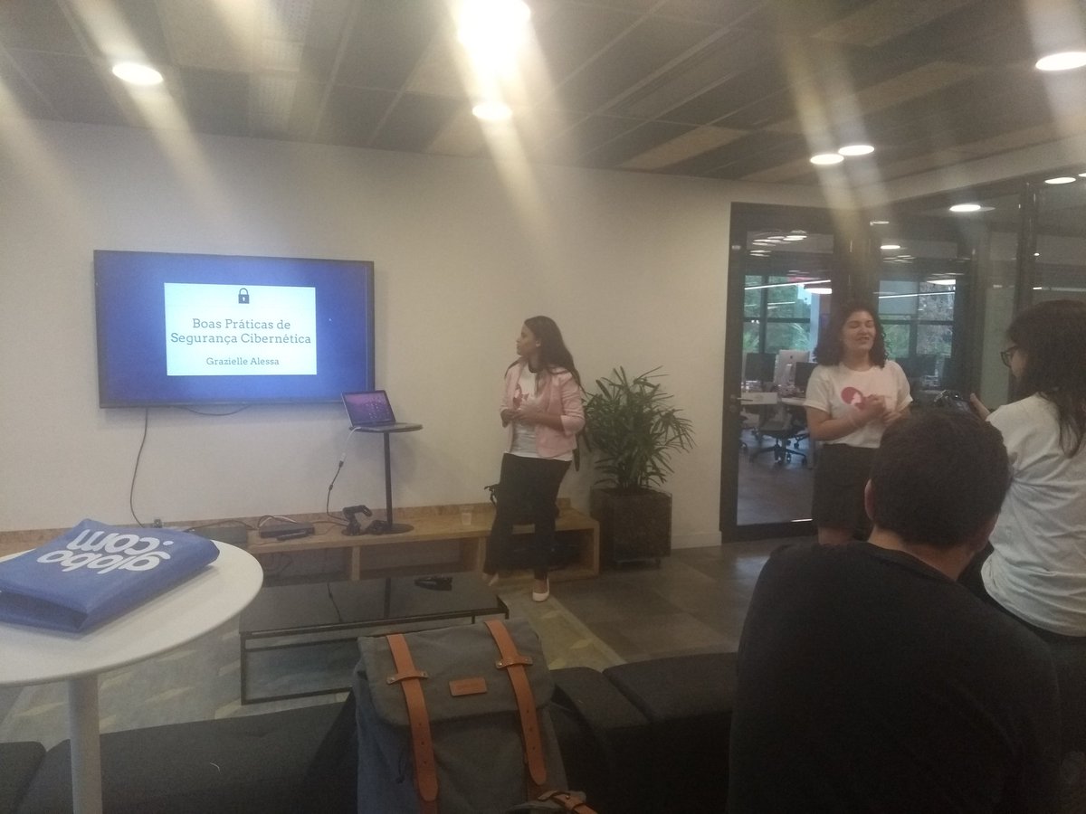 TechGirlsTalks's tweet image. A Grazielle Alessa abre o #TGT #TechGirlsTalks de infra falando de boas prática cibernéticas