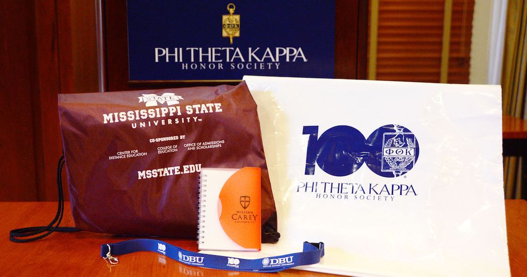 A BIG thanks to some of our amazing college sponsors for providing #PTKCatalyst registration bags, Store bags, lanyards and notebooks! <a href="/DBUPatriots/">Dallas Baptist University</a> @WmCareyU @msstateadmit @Distance.Education.MSU <a href="/CollegeofEd_MSU/">MSU College of Education</a> <a href="/MSU_AmyP/">Amy Prisock</a> @MSUCollegeofEducation <a href="/KState/">K-State</a> @kstateglobalcampus
