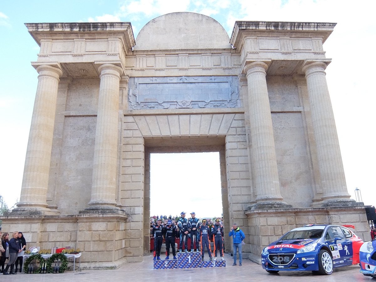 IMDECO_'s tweet photo. Se clausura el 36 Rallye Internacional Sierra Morena 2018 con la entrega de trofeos en Puerta del Puente marco incomparable casco histórico de Córdoba. Enhorabuena Participantes y Organización @Rsierramorena @RFEdeA @FaaOficial https://t.co/QXUJskhGck