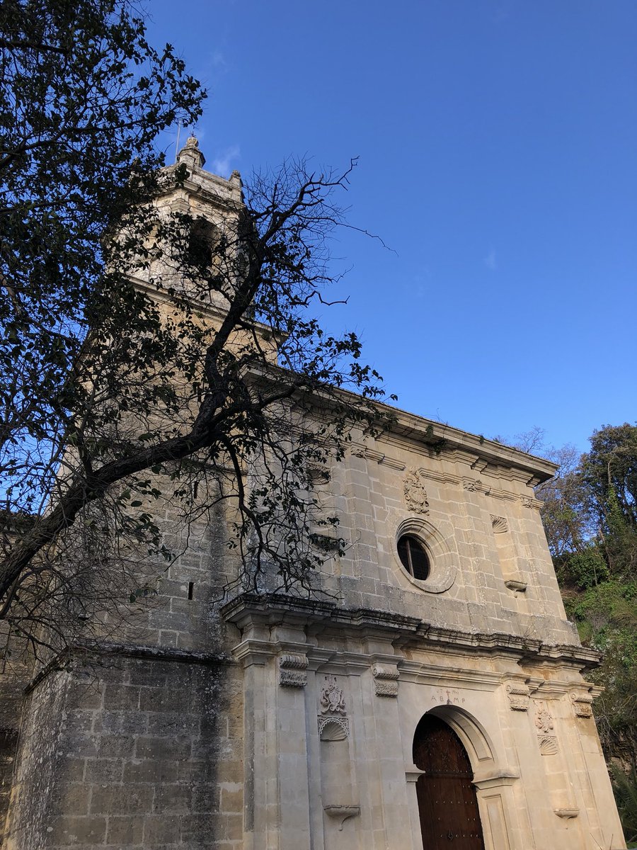 Llegamos al convento de Caño Santo, antiguo convento franciscano 

#AlcaládelValle #AunahoraCádiz #Sientelasierra #15AñosContigo <a href="/RedGuadalinfo/">Vuela Guadalinfo</a> <a href="/diputacioncadiz/">Diputación de Cádiz</a> <a href="/IbericarMotors/">Peugeot Cádiz</a> <a href="/Cruzcampo/">Cruzcampo #ConMuchoAcento</a> <a href="/ALCALAOFICIAL/">ALCALA DEL VALLE</a>