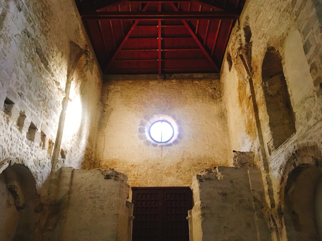 Esta ermita del siglo XVI estaba cubierta de vegetación hasta que en 1968 se descubrió lo que escondía. La última restauración corresponde con 1998

#AlcaládelValle #AunahoraCádiz #Sientelasierra #15AñosContigo <a href="/ALCALAOFICIAL/">ALCALA DEL VALLE</a>