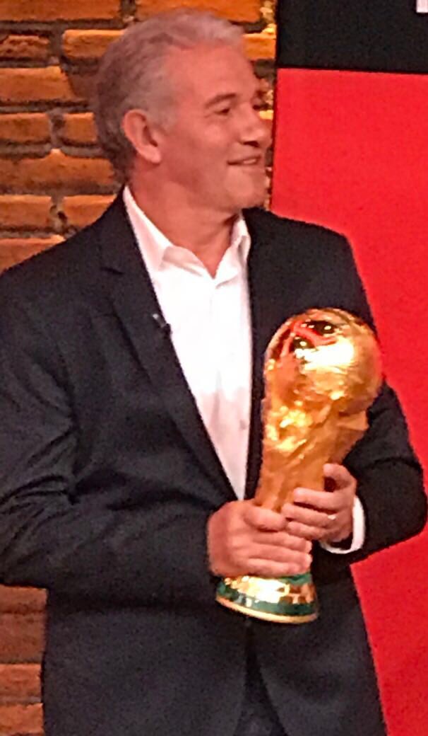 Feliz de haber vuelto al Azteca!!!y reencontrarme en el arco que marque el gol del que nos dio el campeonato del mundial 86!!!