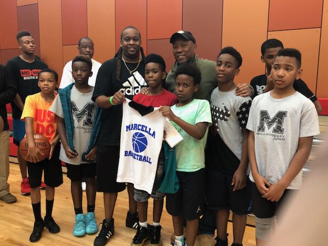 edwards_demedia's tweet photo. Proud of our kiddos! Great job, Marcella Facons and thank you Coach Eddie Thomas and Mayor Turner!@SciMarcella @MarcellaInt @nparedes2000 @Sdseymore @dianne_funk @SylvesterTurner https://t.co/Tb5p3YsDvz