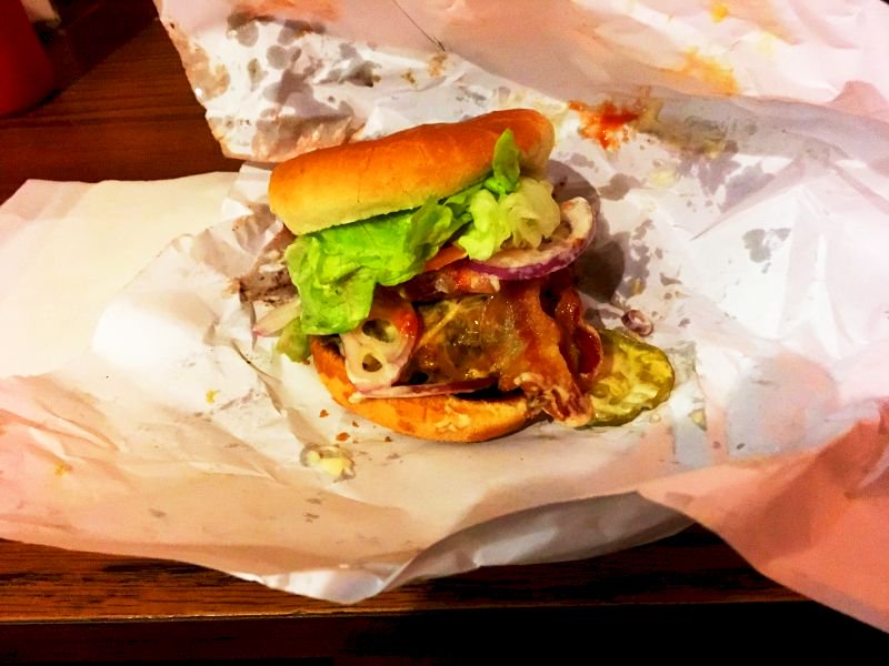 Let's take a moment and give thanks for bacon cheeseburgers. 🙏 #burgerjointnyc