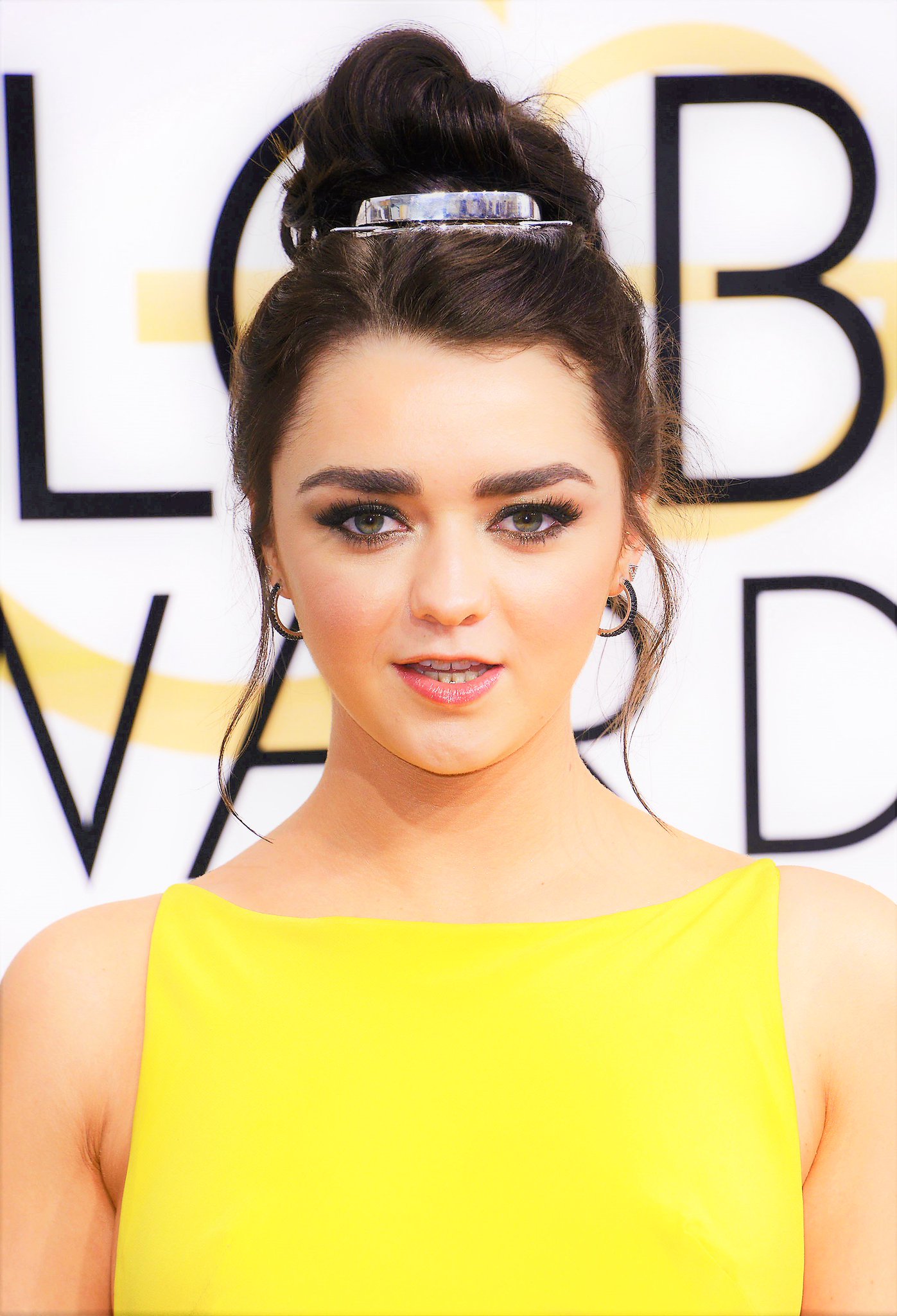 Happy 21st birthday Maisie Williams.       