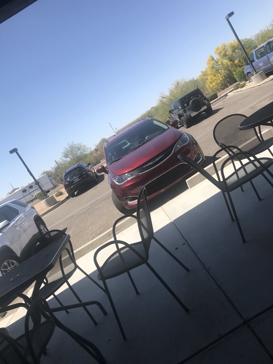 Nice_Park_Job's tweet image. I bet if you measured, her car would be exactly in the middle of these two spots. #badparking